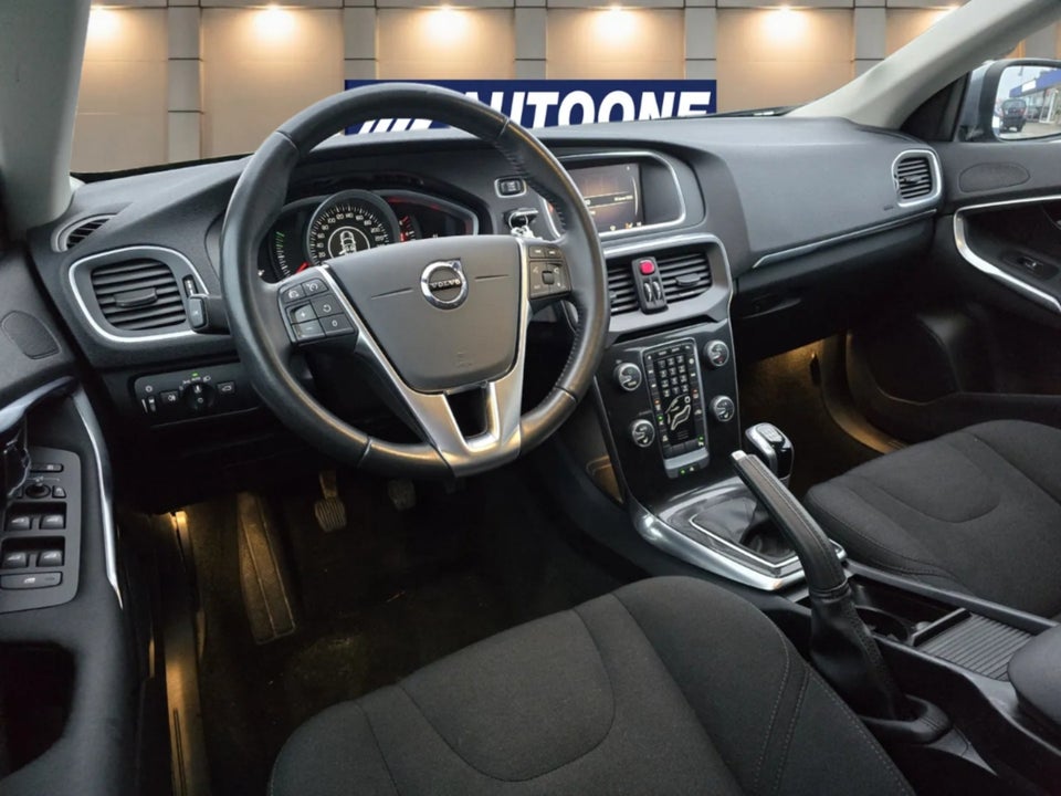 Volvo V40 2,0 D2 120 Momentum 5d