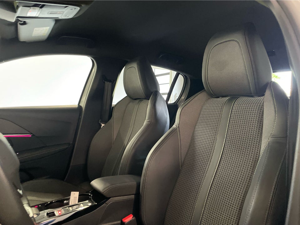 Peugeot e-208 50 GT 5d