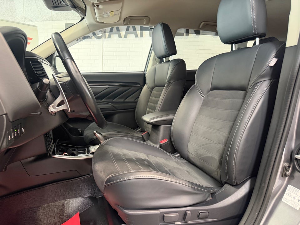 Mitsubishi Outlander 2,4 PHEV Intense CVT 4WD 5d