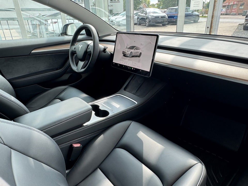 Tesla Model 3 RWD 4d
