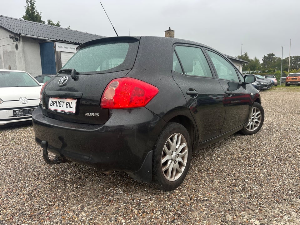 Toyota Auris 1,4 Luna 5d