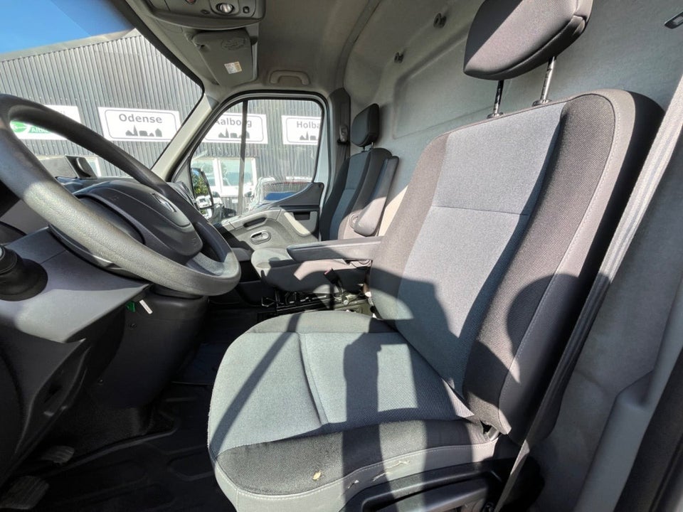 Renault Master III T33 2,3 dCi 135 L2H2 Kassevogn