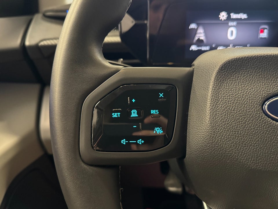 Ford Explorer 77 Premium Extended Range 5d