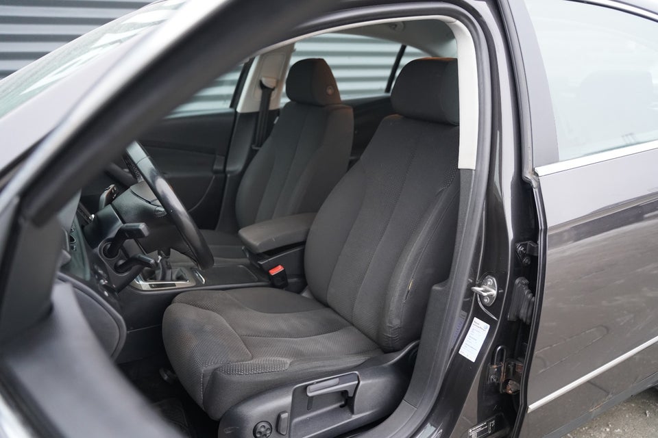 VW Passat 2,0 FSi Comfortline 4d