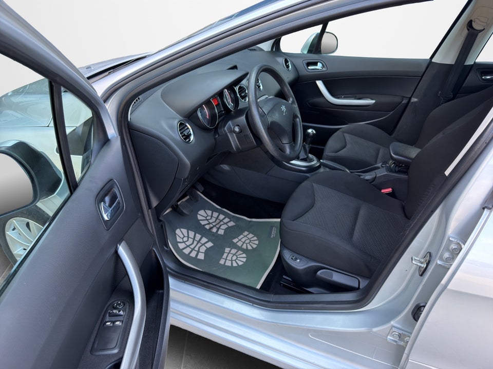 Peugeot 308 1,6 VTi 120 Access stc. 5d