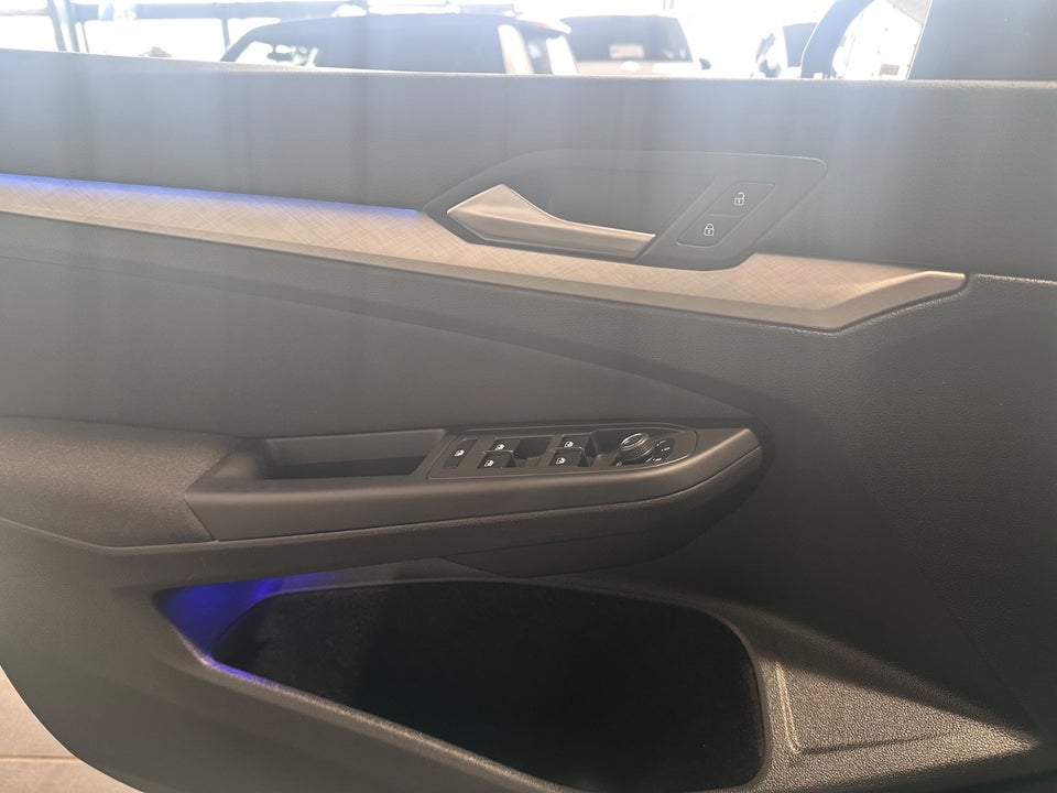 VW Golf VIII 1,5 eTSi 130 Life Variant DSG Van 5d