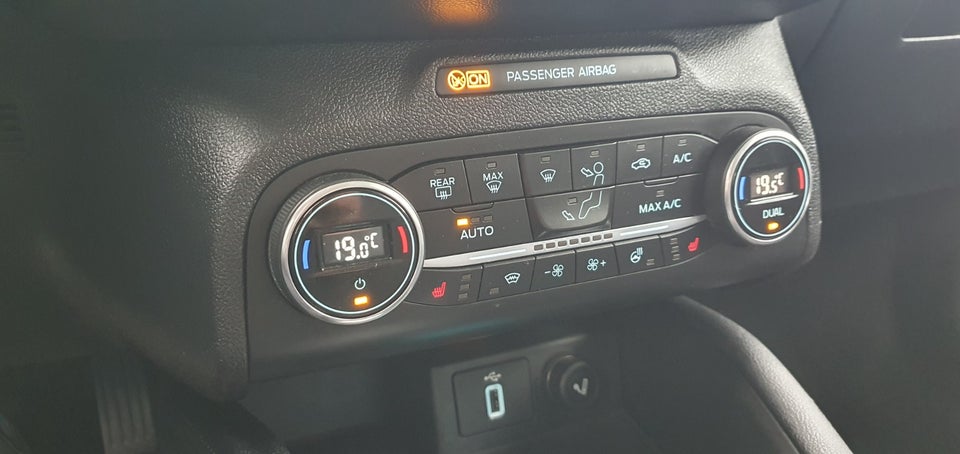 Ford Focus 1,0 EcoBoost Titanium stc. aut. 5d