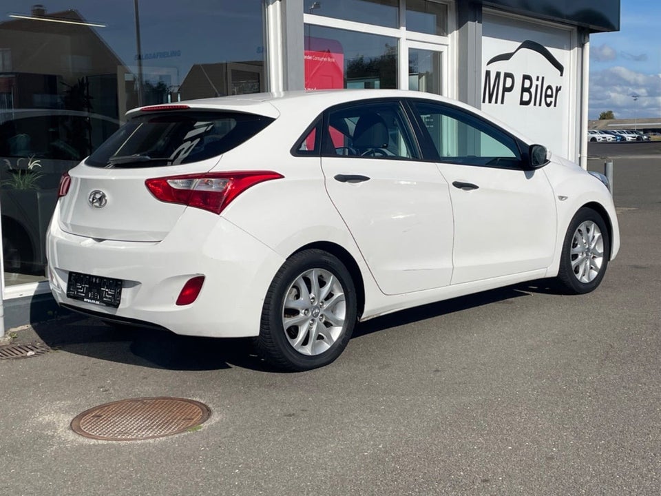 Hyundai i30 1,6 CRDi 110 Style Eco 5d