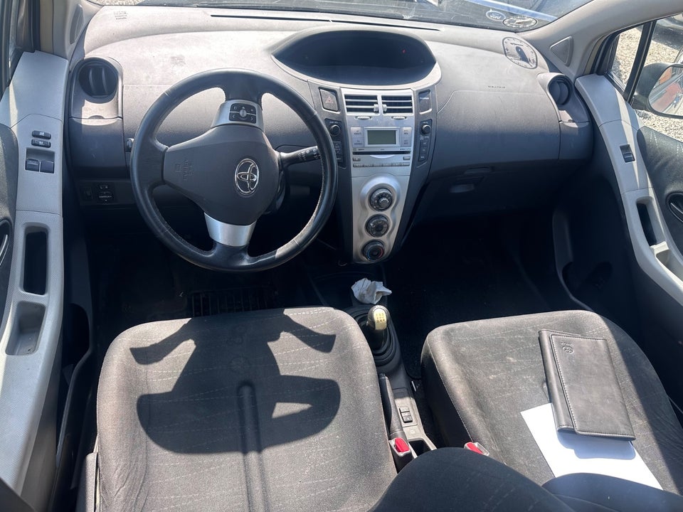Toyota Yaris 1,3 Terra 5d