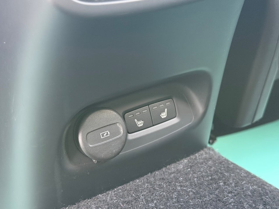 Volvo EX40 Extended Range Plus 5d