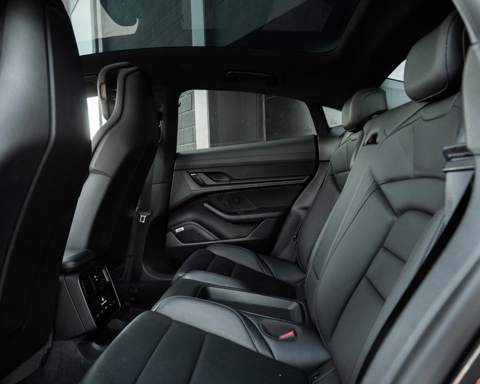 Porsche Taycan Turbo Performance+ 4d