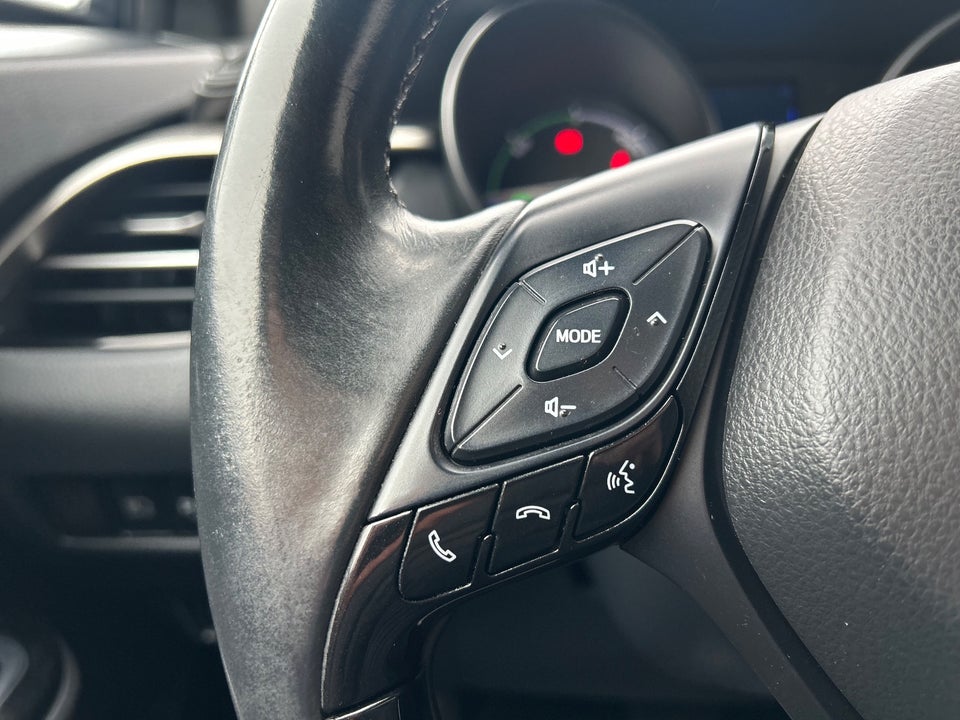 Toyota C-HR 1,8 Hybrid Premium Selected CVT 5d