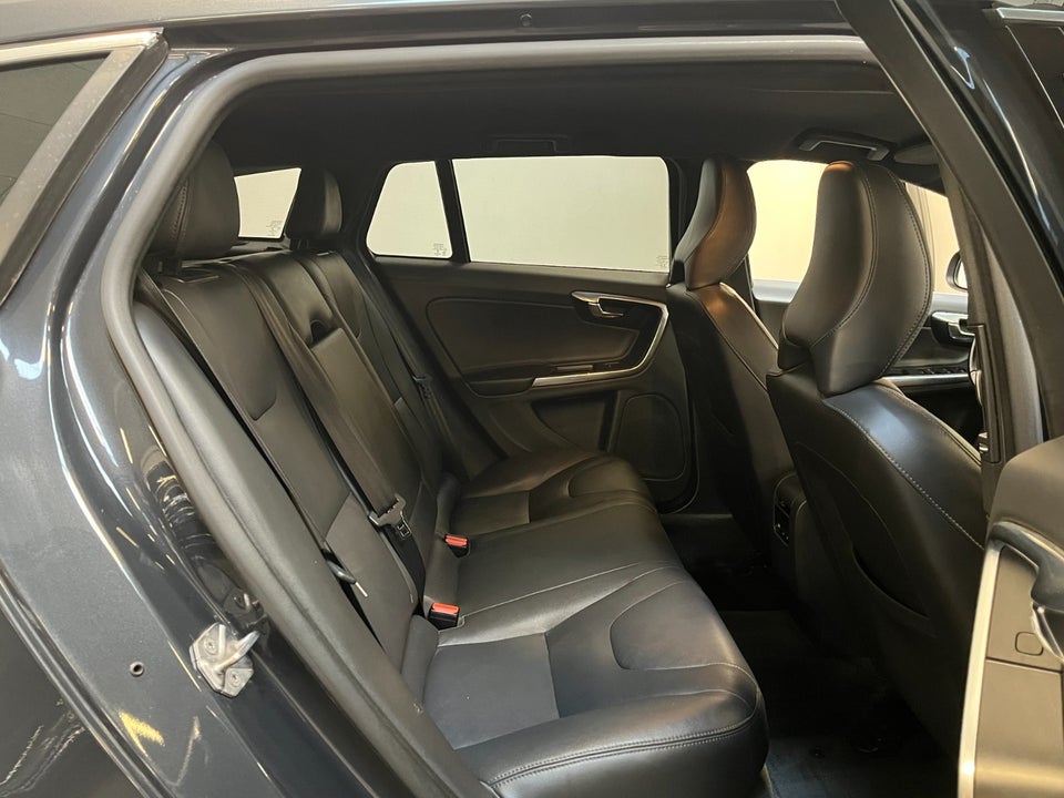 Volvo V60 2,0 D4 190 Summum aut. 5d