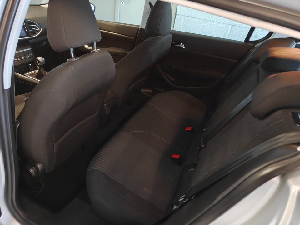 Peugeot 308 1,6 THP 125 Allure 5d