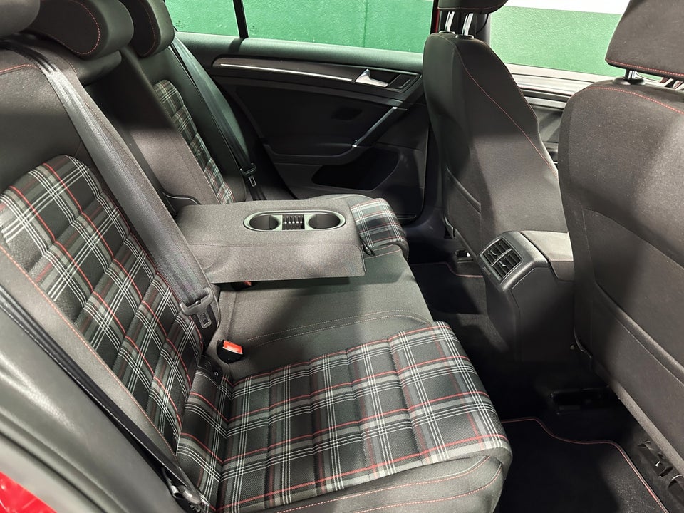 VW Golf VII 2,0 GTi DSG 5d