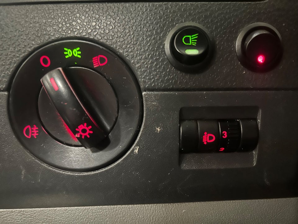 VW Transporter 2,0 TDi 140 Kassevogn kort