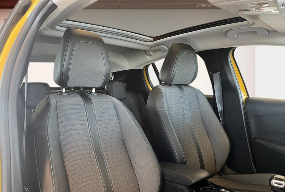 Peugeot 208 1,2 PureTech 100 Allure Sky 5d