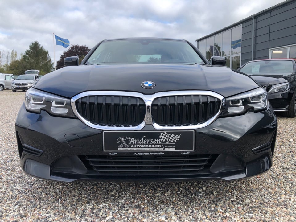 BMW 320i 2,0 Connected aut. 4d