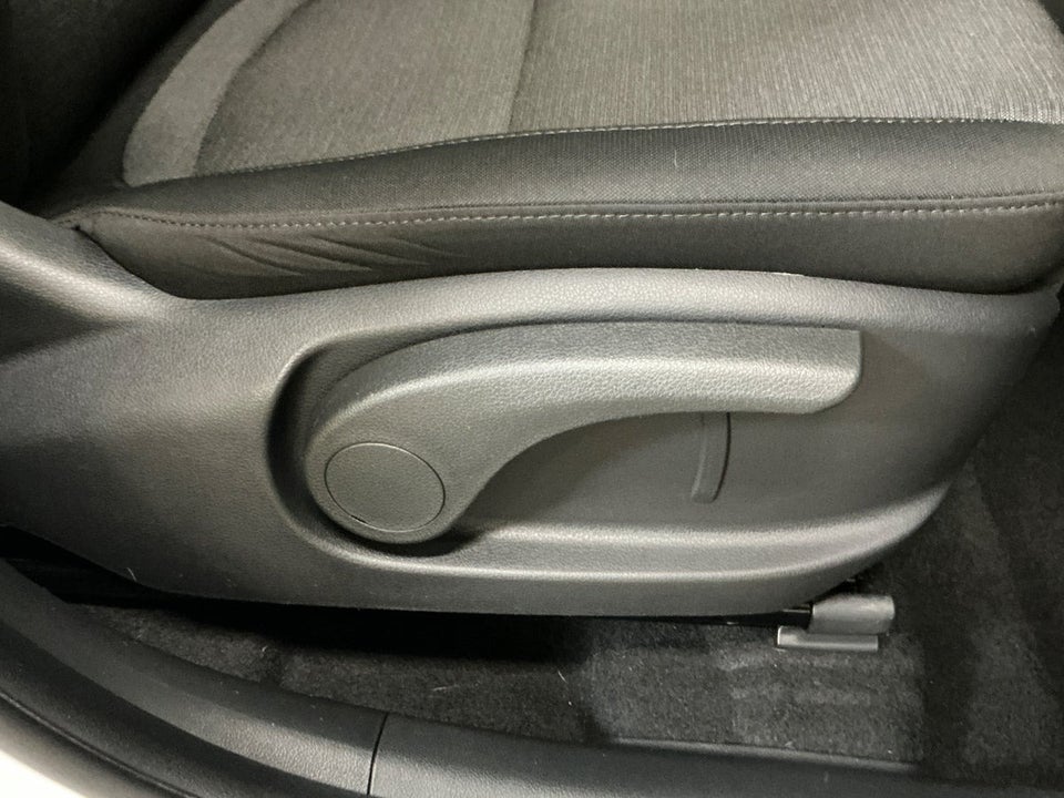 Hyundai Kona 39 EV Essential 5d