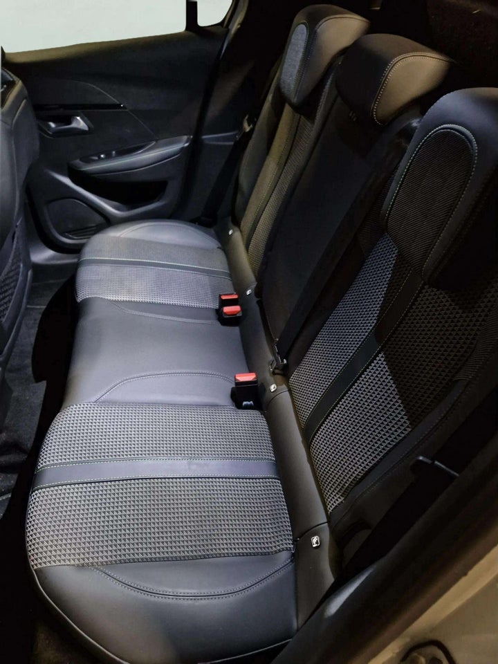 Peugeot e-208 50 GT Sky 5d