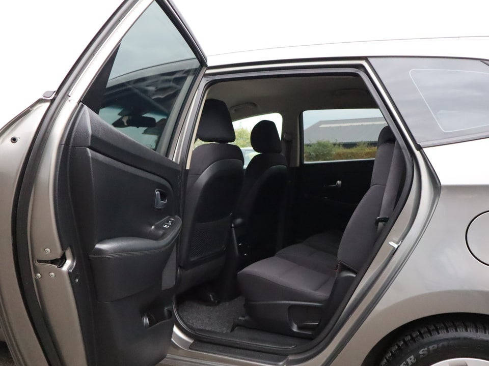 Kia Carens 1,6 GDi Attraction 7prs 5d