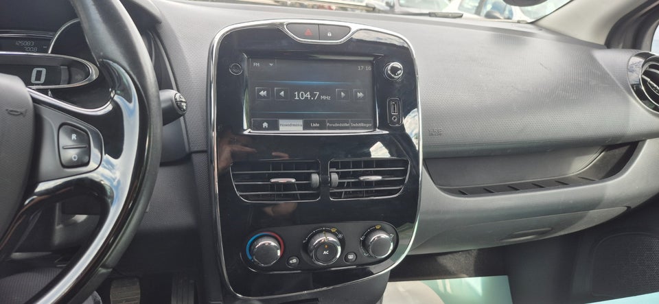 Renault Clio IV 1,2 16V Expression 5d