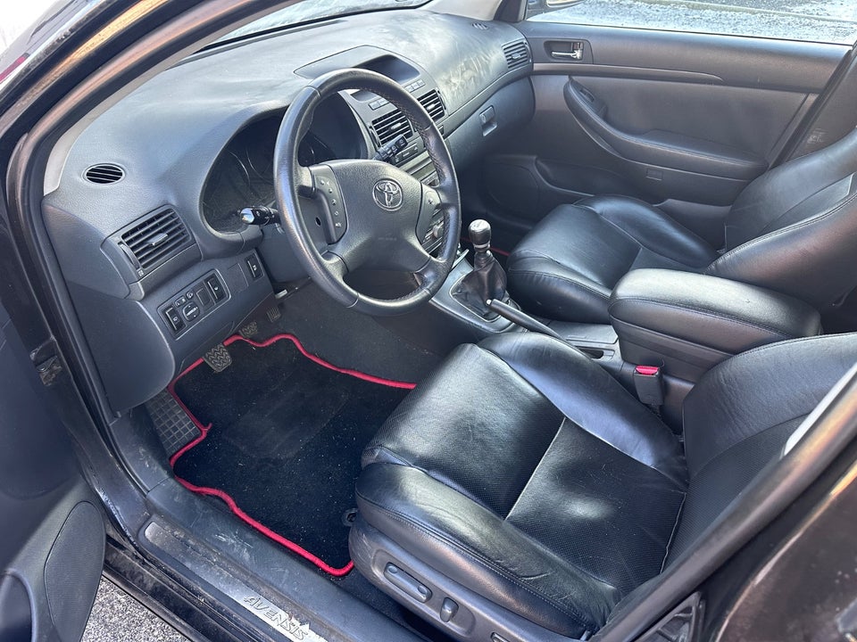 Toyota Avensis 2,2 D-CAT 177 Executive Sport stc. 5d