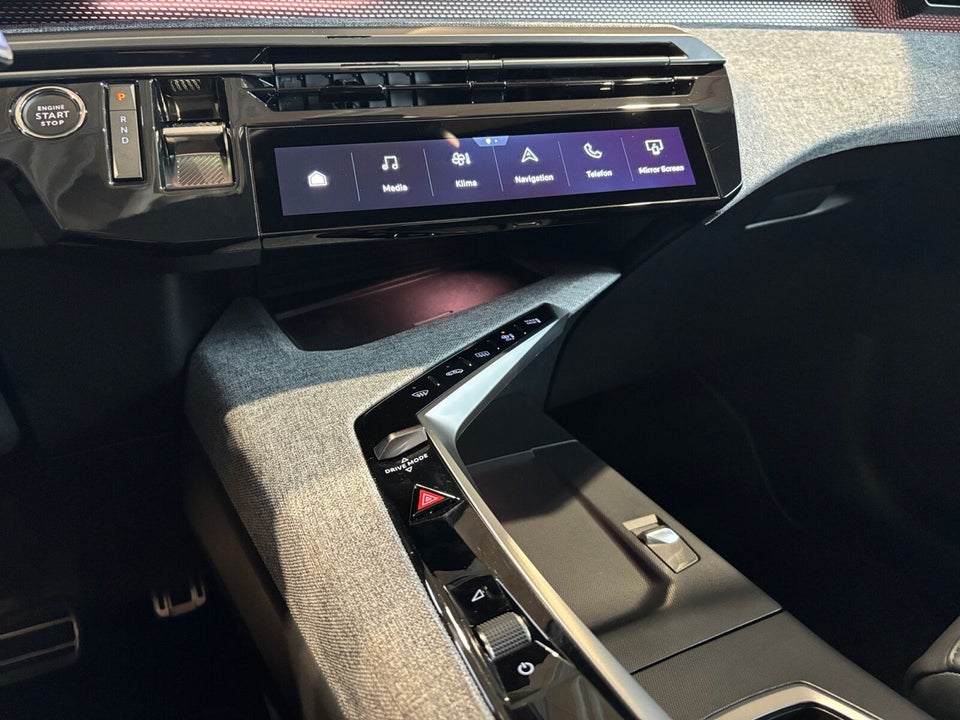 Peugeot e-3008 77 GT Pack 5d