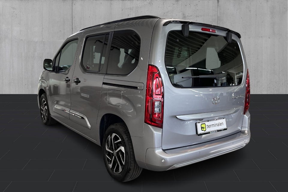 Toyota ProAce City Verso 50 Medium Family 5d