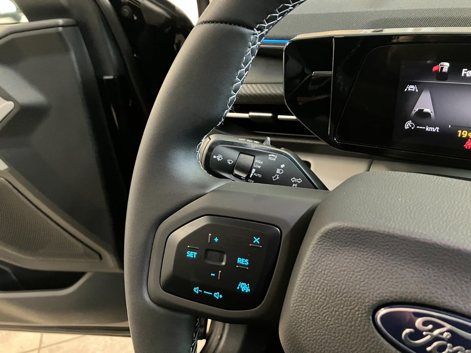 Ford Explorer 77 Premium Extended Range 5d