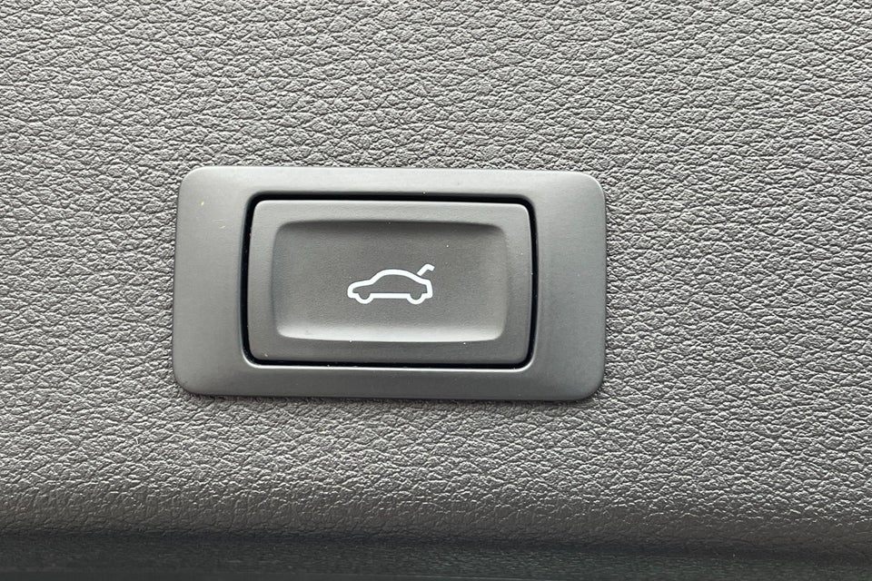 Audi SQ8 e-tron quattro 5d