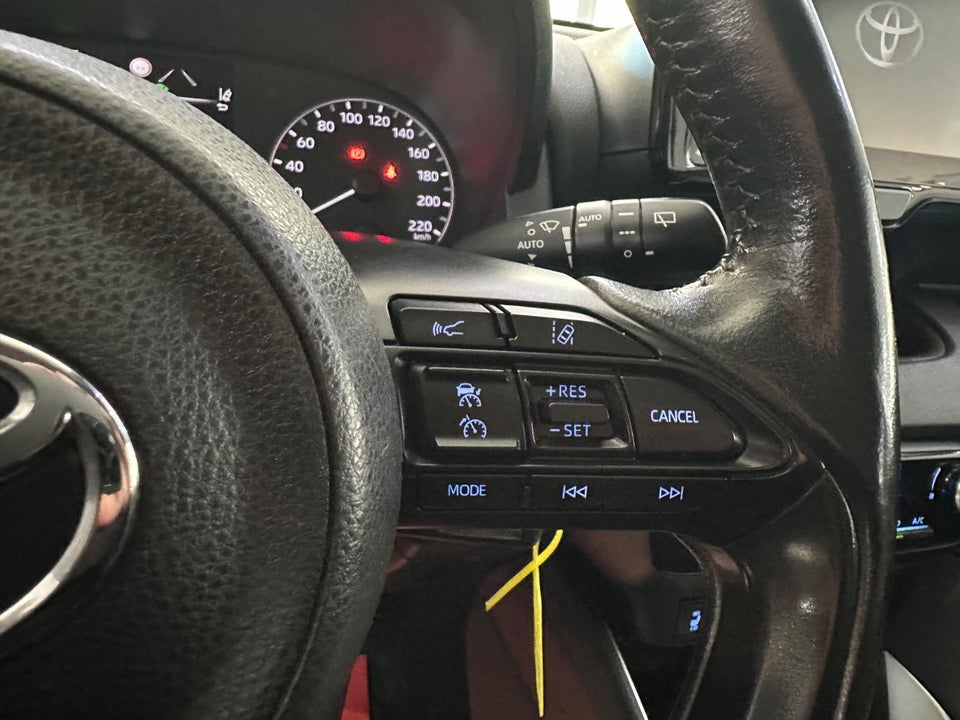 Toyota Yaris 1,5 Hybrid H1 e-CVT 5d