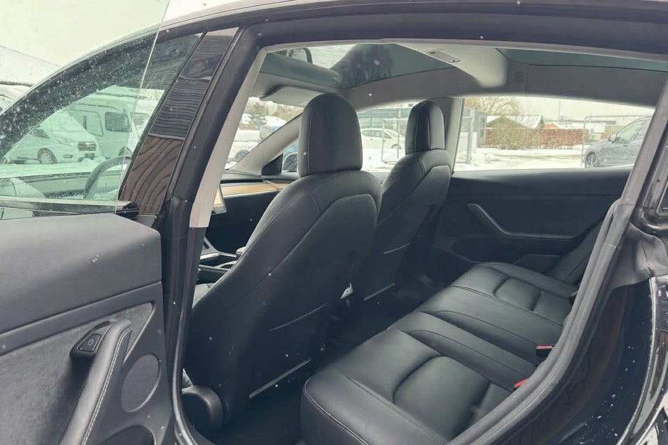 Tesla Model 3 Long Range AWD 4d