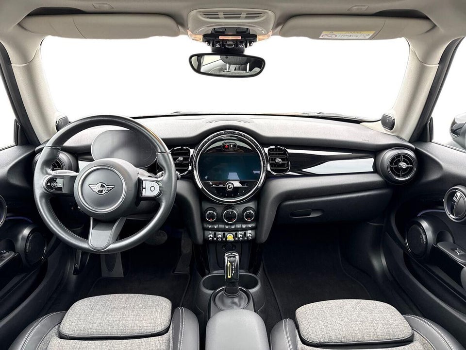 MINI Cooper SE Essential 3d