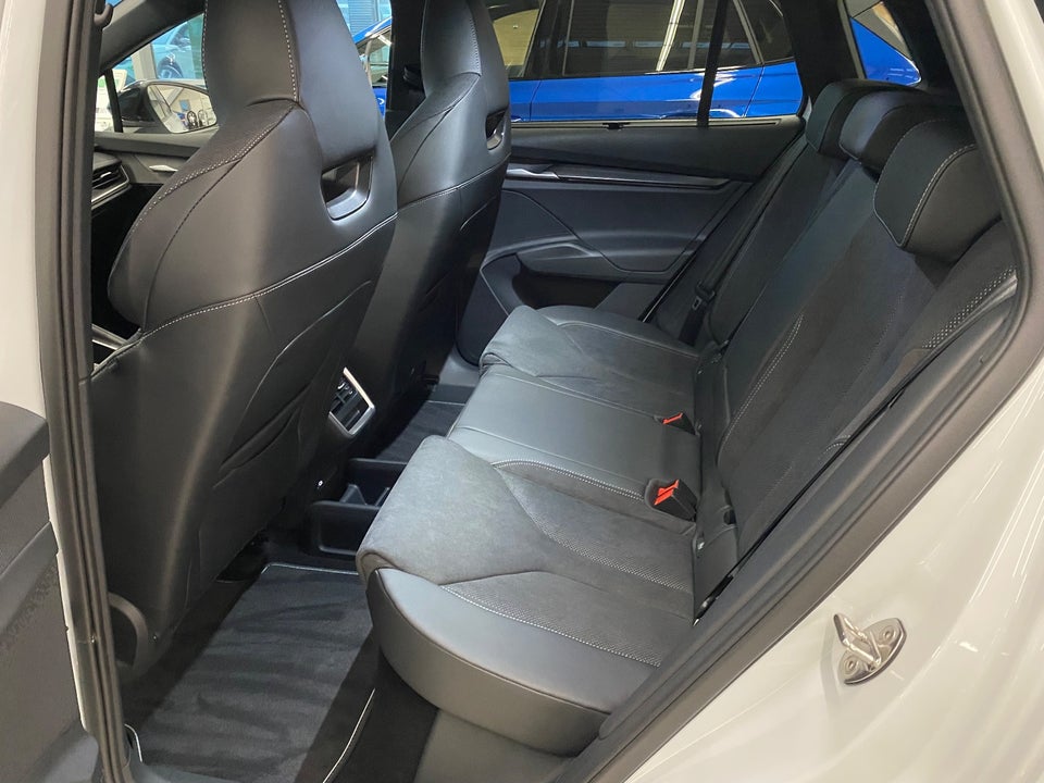 Skoda Elroq 60 iV Sportline 5d