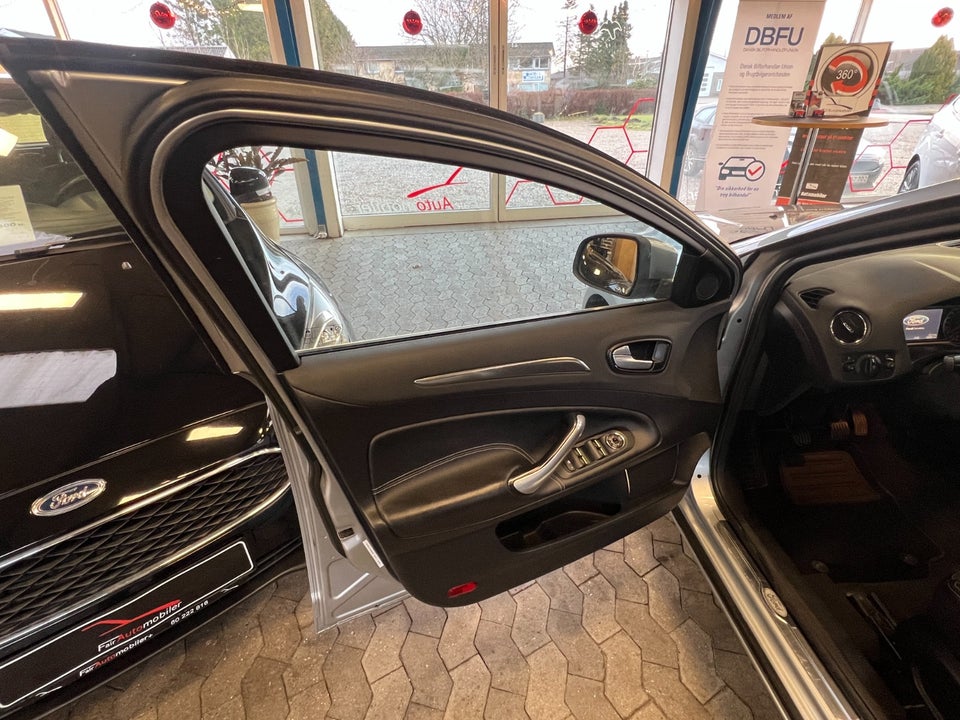 Ford Mondeo 2,5 20V Turbo Titanium stc. 5d