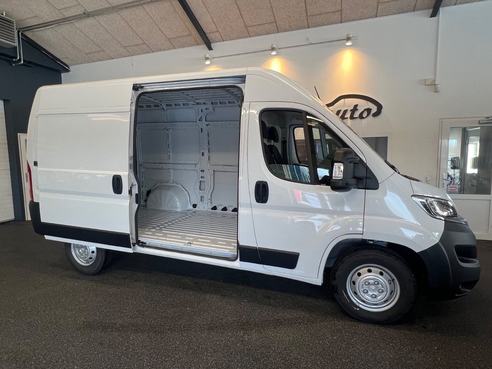 Peugeot Boxer 435 2,2 BlueHDi 165 L2H2 Premium