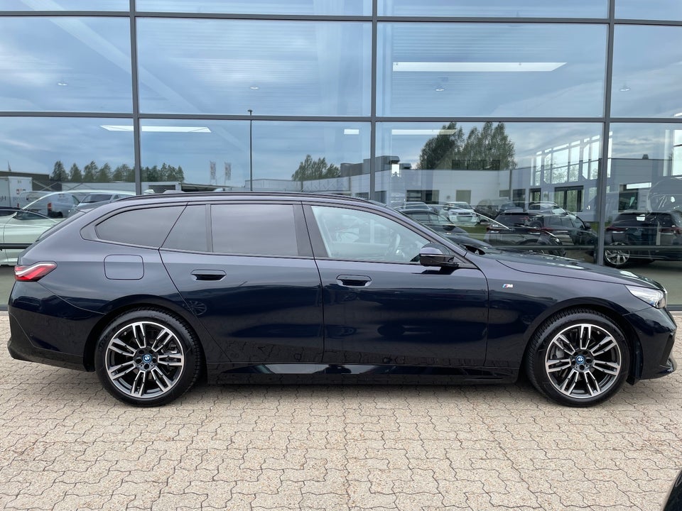 BMW i5 eDrive40 Touring Fully Charged 5d