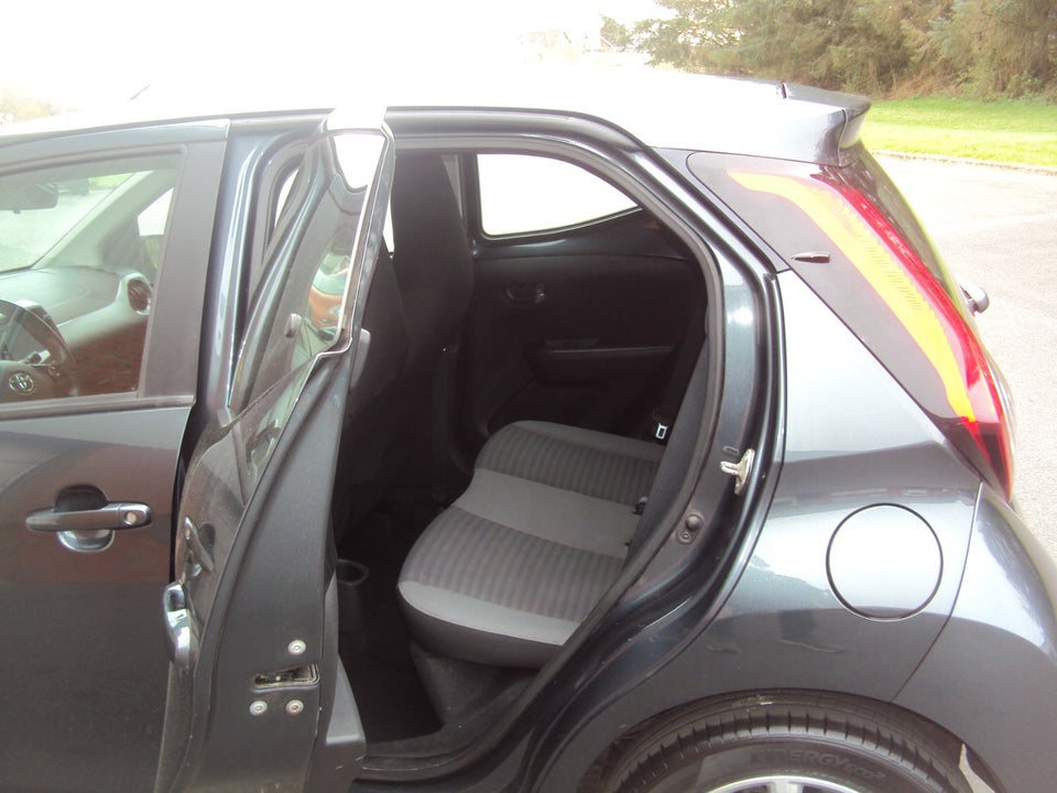 Toyota Aygo 1,0 VVT-i x-plore 5d