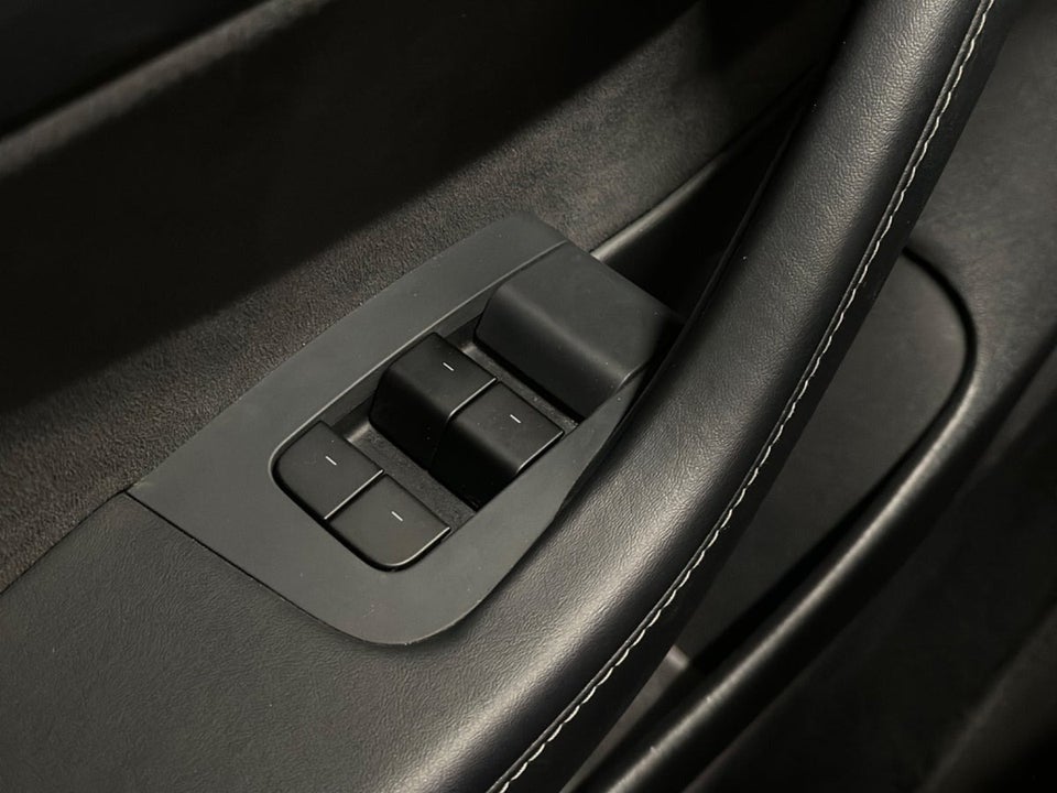 Tesla Model 3 Standard Range+ RWD 4d