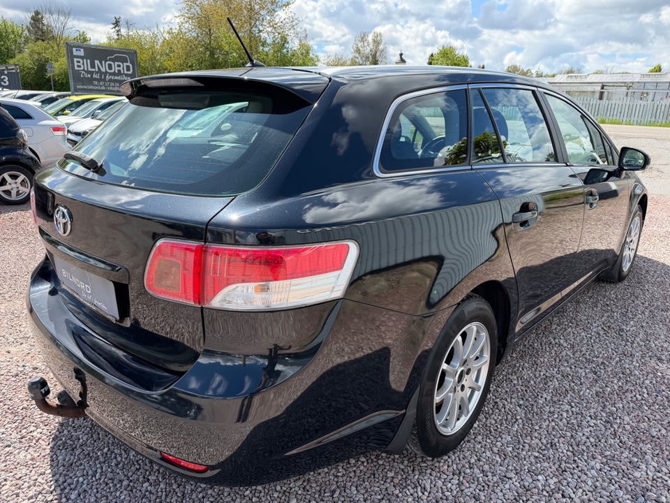 Toyota Avensis 1,8 VVT-i TX stc. 5d