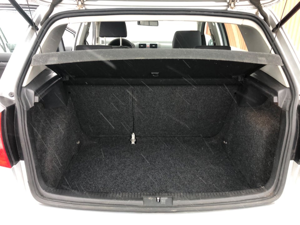VW Golf V 1,6 Comfortline 5d