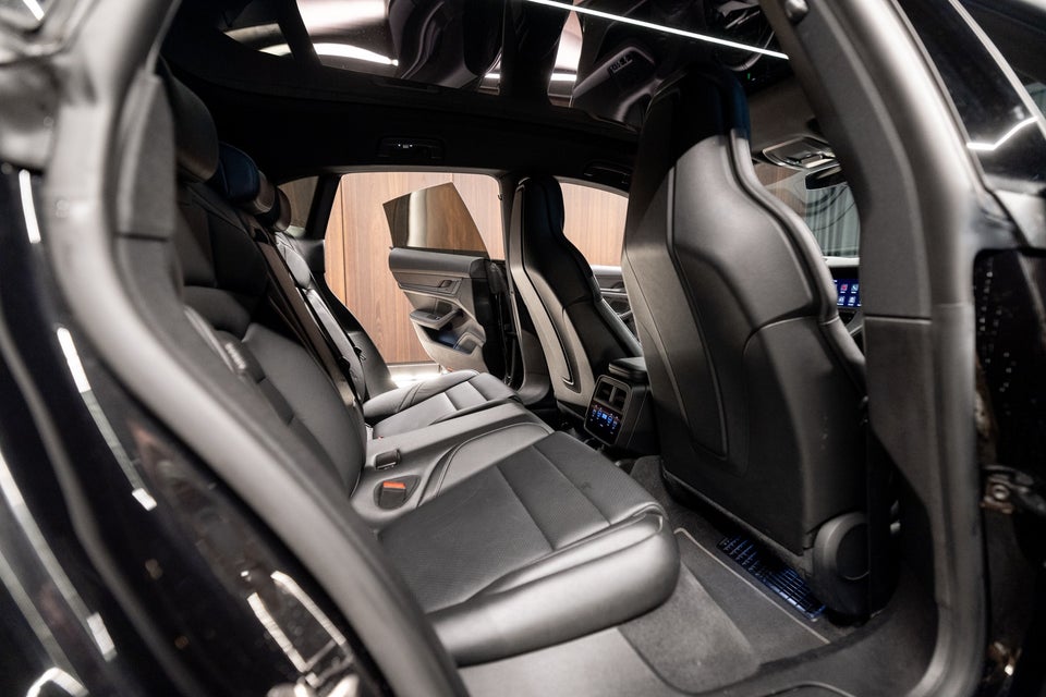 Porsche Taycan 4 Performance+ Cross Turismo 5d