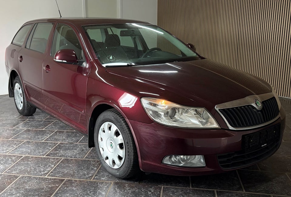 Skoda Octavia 1,6 TDi 105 Ambiente Combi 5d