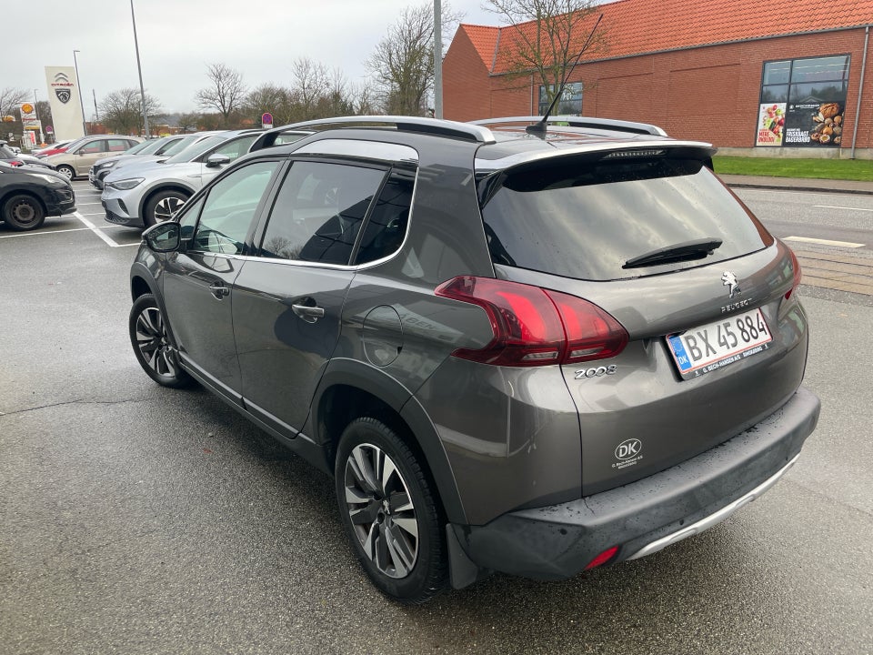 Peugeot 2008 1,2 e-THP 110 Selection Sky 5d