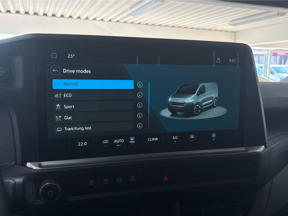VW e-Caravelle 64 Basis SWB