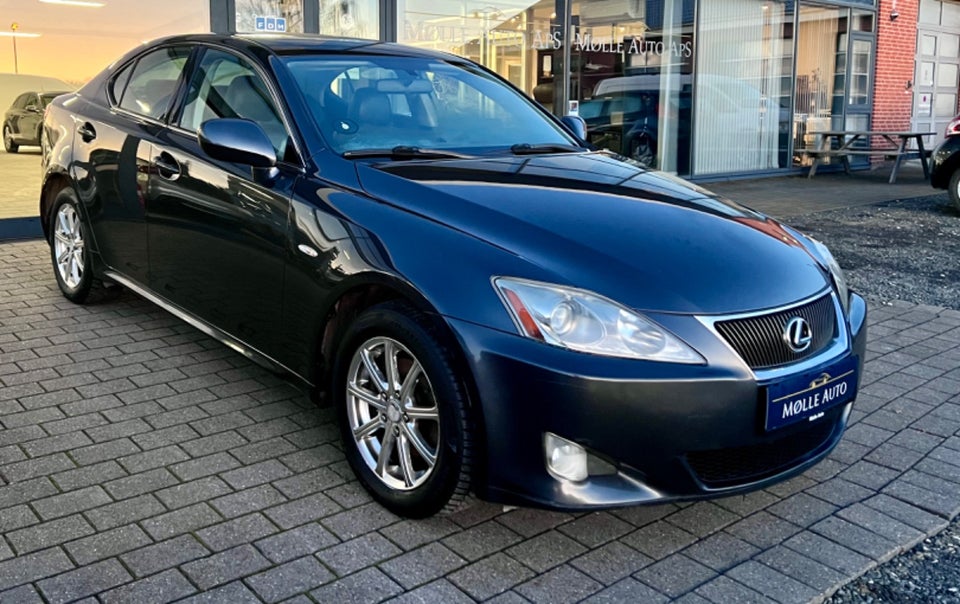 Lexus IS220d 2,2 Komfort 4d