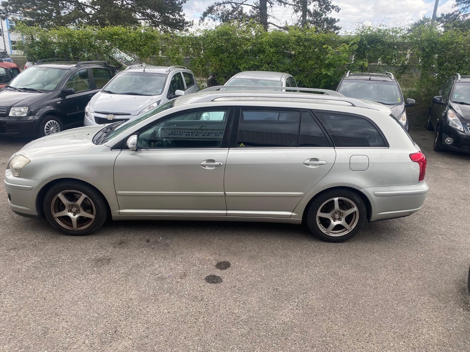 Toyota Avensis 2,0 Sol stc. 5d