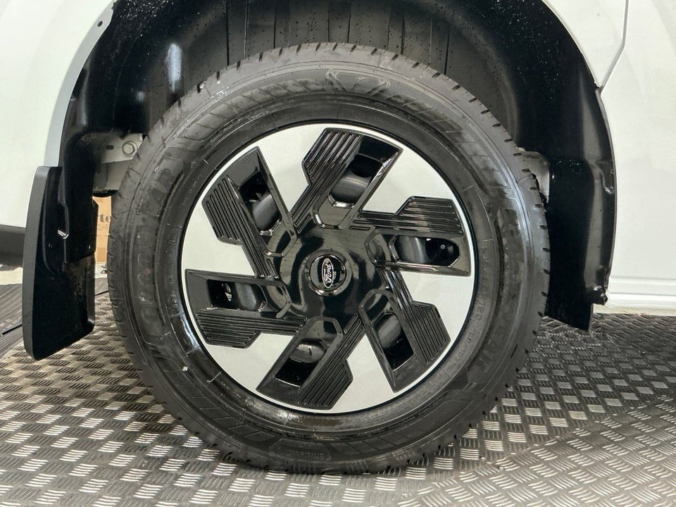 Ford E-Transit Custom 320L 64 Trend