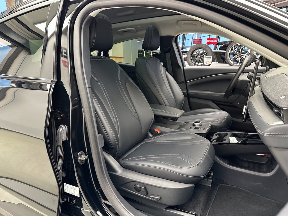 Ford Mustang Mach-E 75 Premium Standard Range 5d